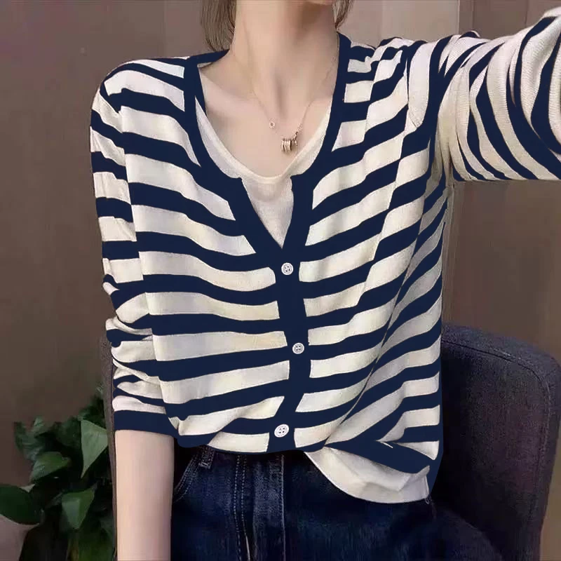 早秋新款~精纺羊毛条纹假两件V领针织开衫女时尚减龄外搭长袖上衣