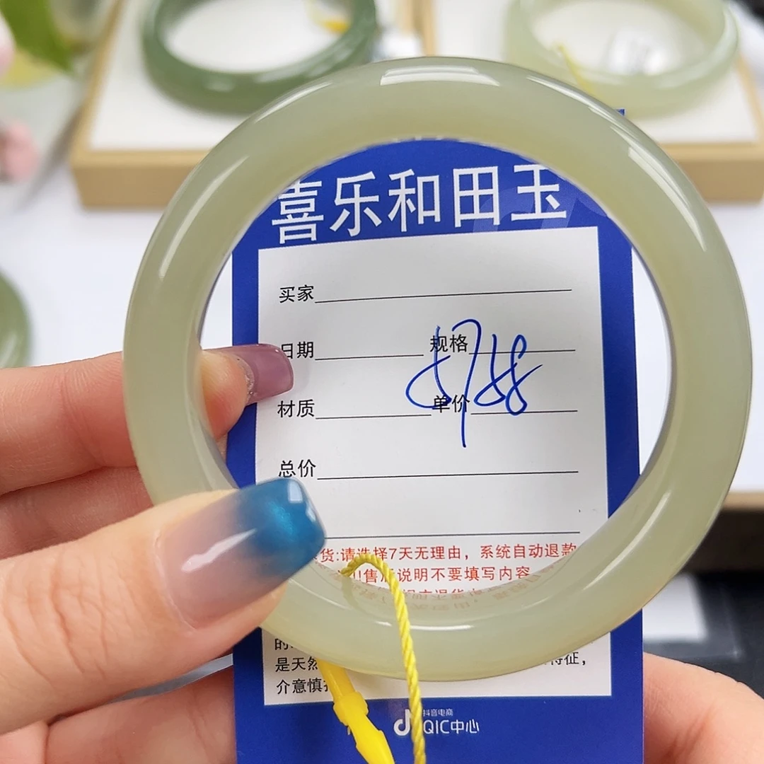 和田玉未镶嵌手镯