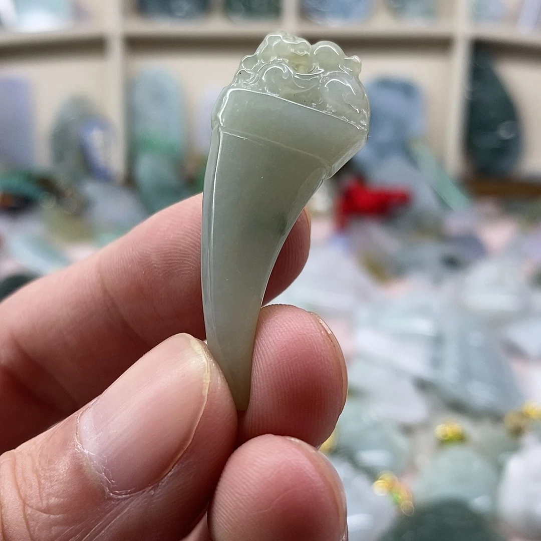颈饰未镶嵌翡翠天然