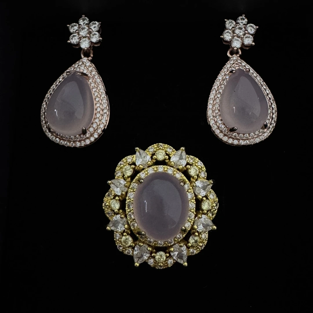 E09镶嵌粉色玉髓三件套