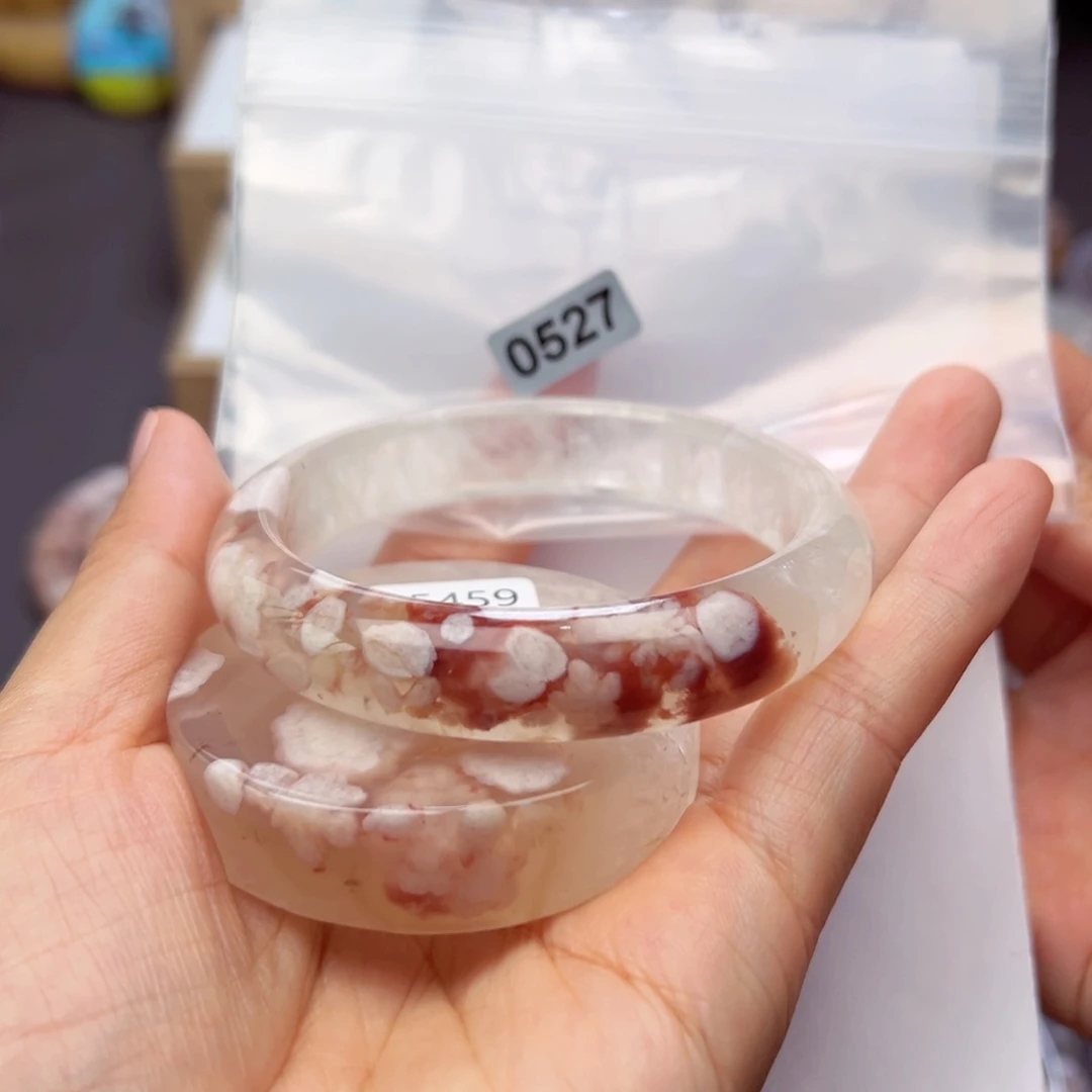 未镶嵌手镯石英质玉本****?