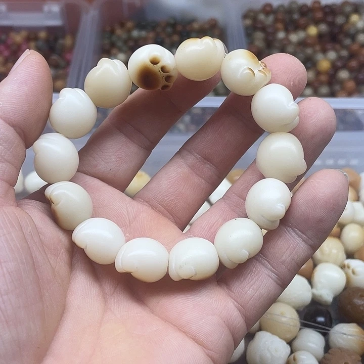 ****白玉菩提吊坠17微瑕猫抓手串