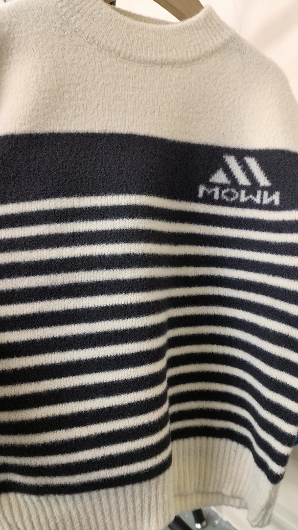 三条杠黑色条纹毛衣