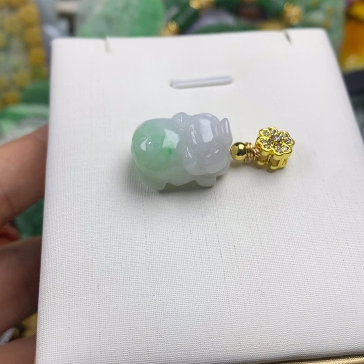 翡翠未镶嵌吊坠(赠链)