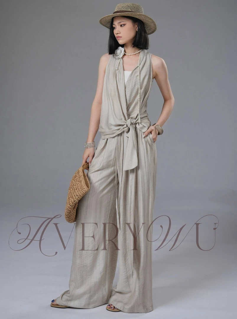 老吴衣橱【极简V领】老钱静奢风无袖系带荡领上衣显瘦气质坎肩C885