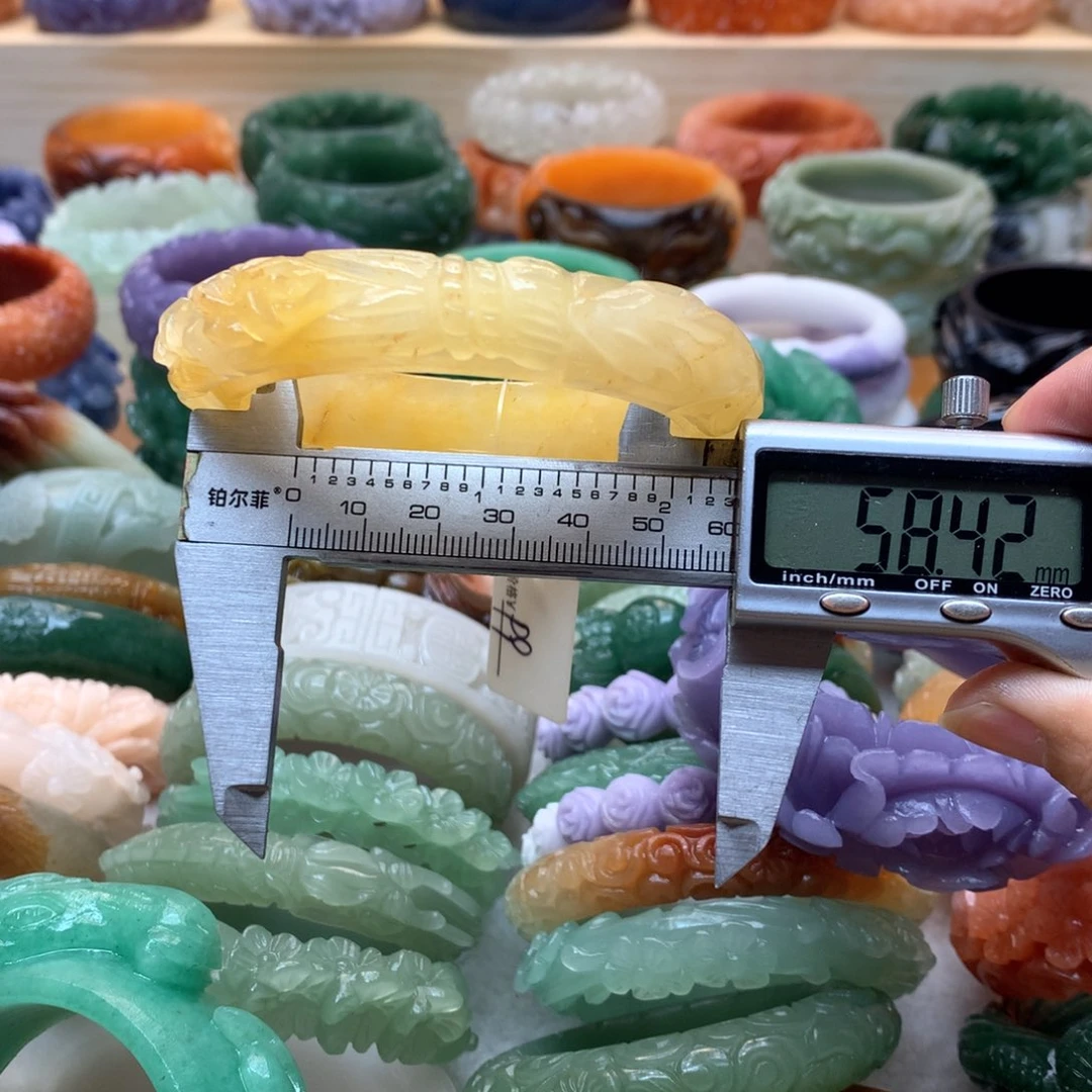 未镶嵌手镯石英质玉