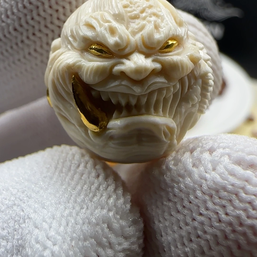 吊坠猴头核桃獠牙佛爷镶嵌24k