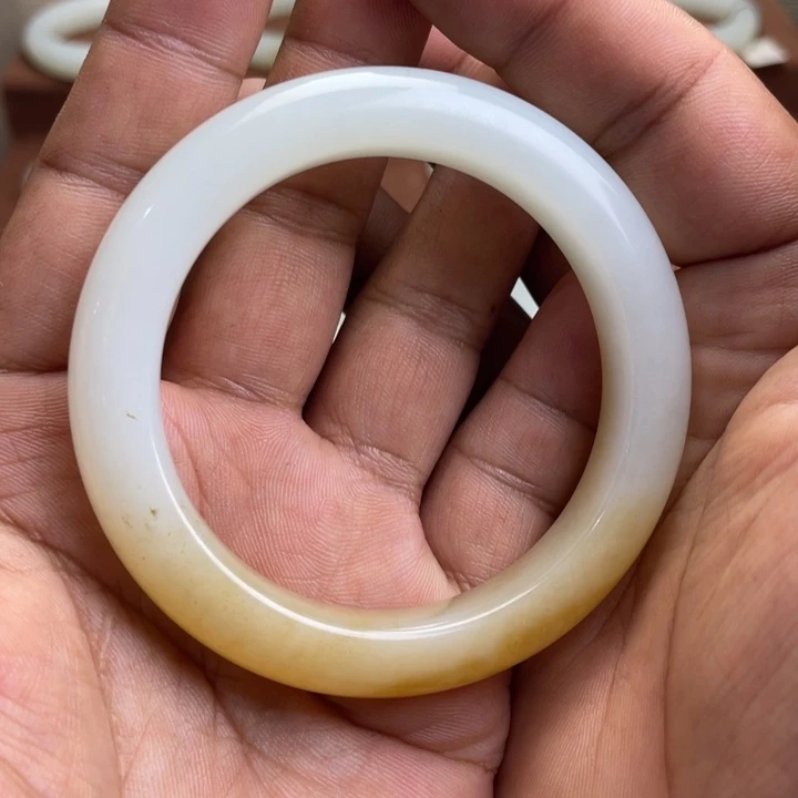【闪购商品】未镶嵌手镯和田玉