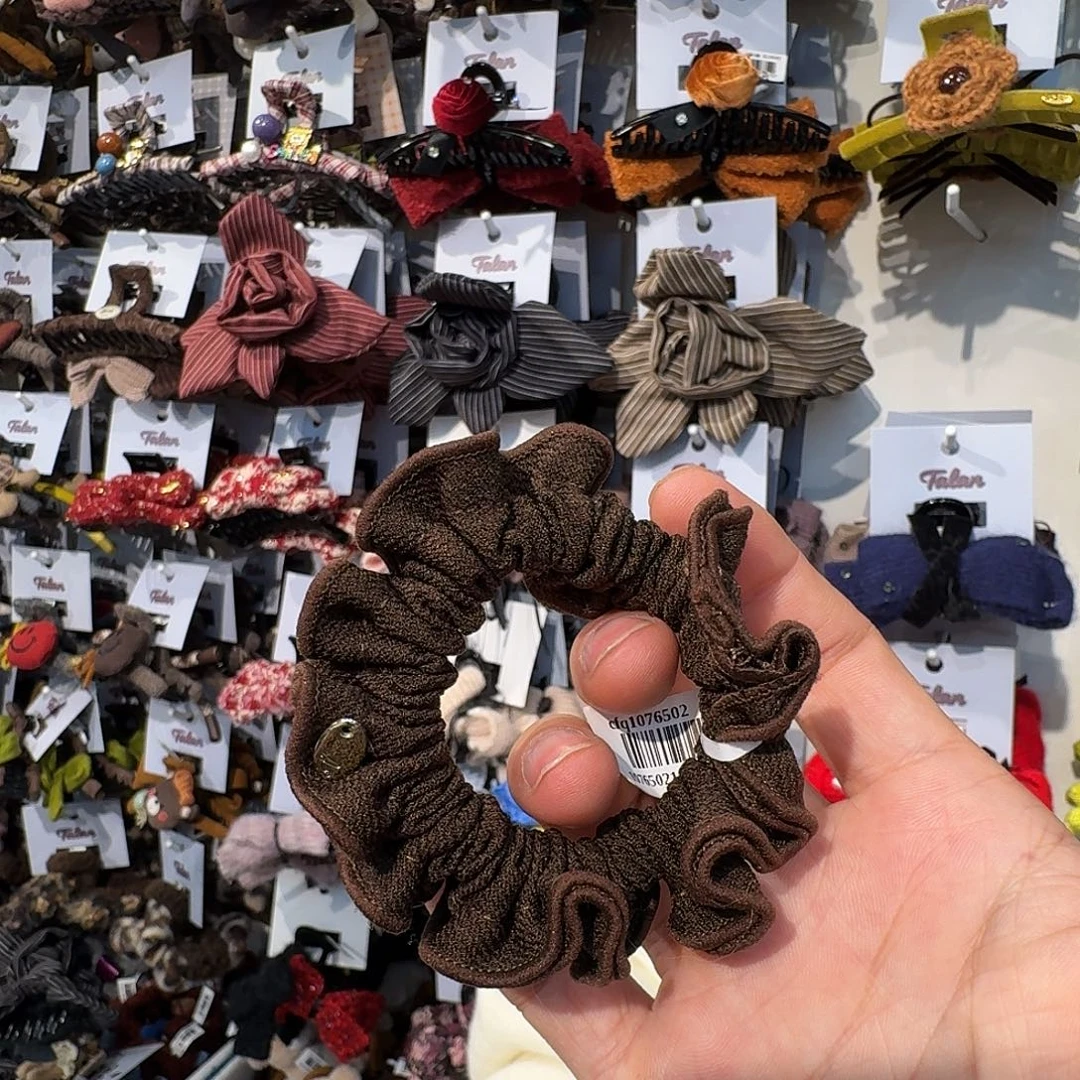 布艺非金属咖色小发圈