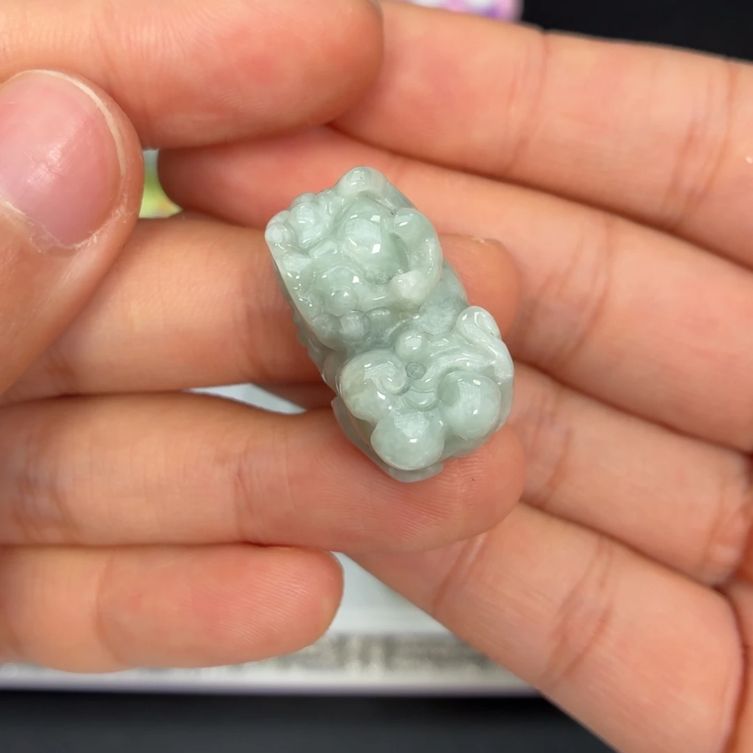 摘****翡翠未镶嵌颈饰预