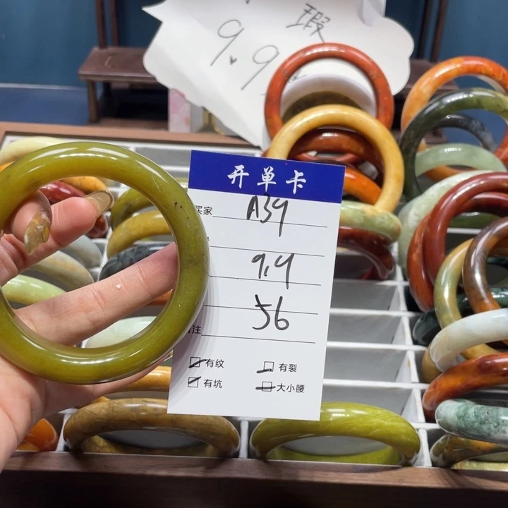 蛇纹石玉手镯未镶嵌爱*