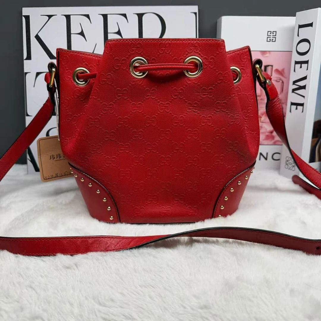 99新 GUCCI/古驰 红色徽标铆钉装饰水桶包单肩斜挎包 81612