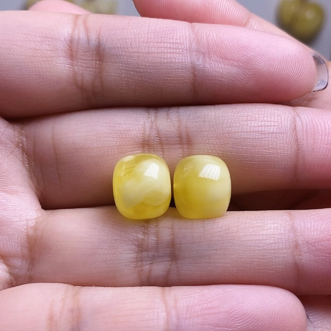 裸石琥珀未镶嵌西**头蜜蜡老型对珠