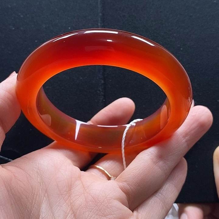 依***依玛瑙/玉髓未镶嵌手镯60