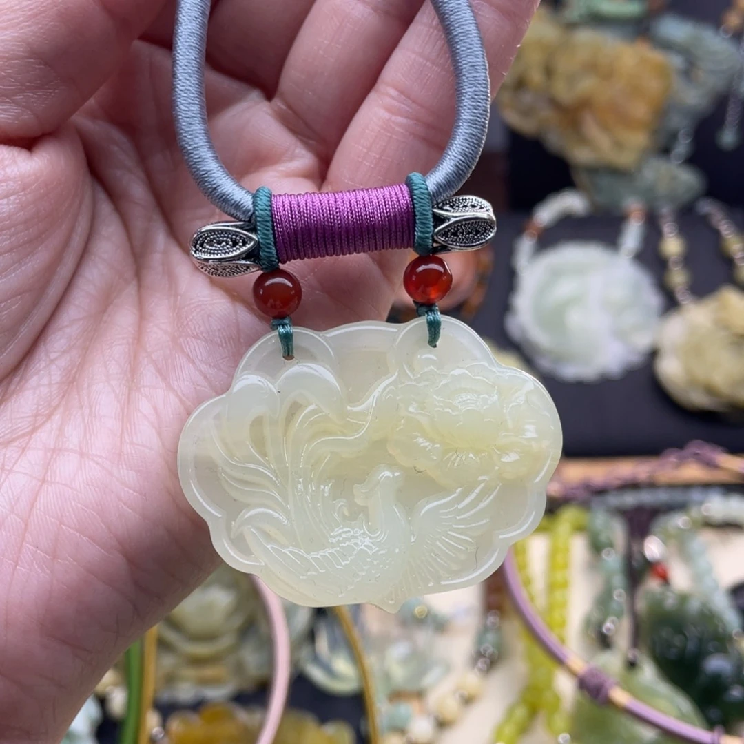 蛇纹石玉颈饰未镶嵌
