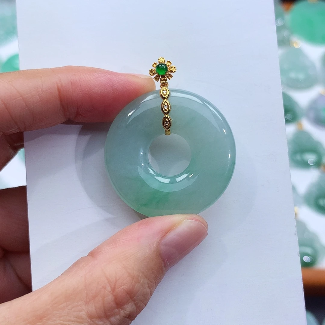 翡翠18K金镶嵌颈饰翡翠吊坠