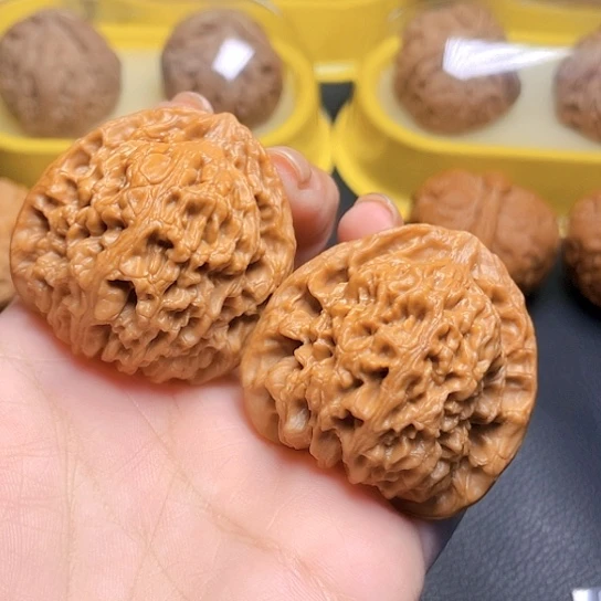 自*文玩核桃南疆石一对