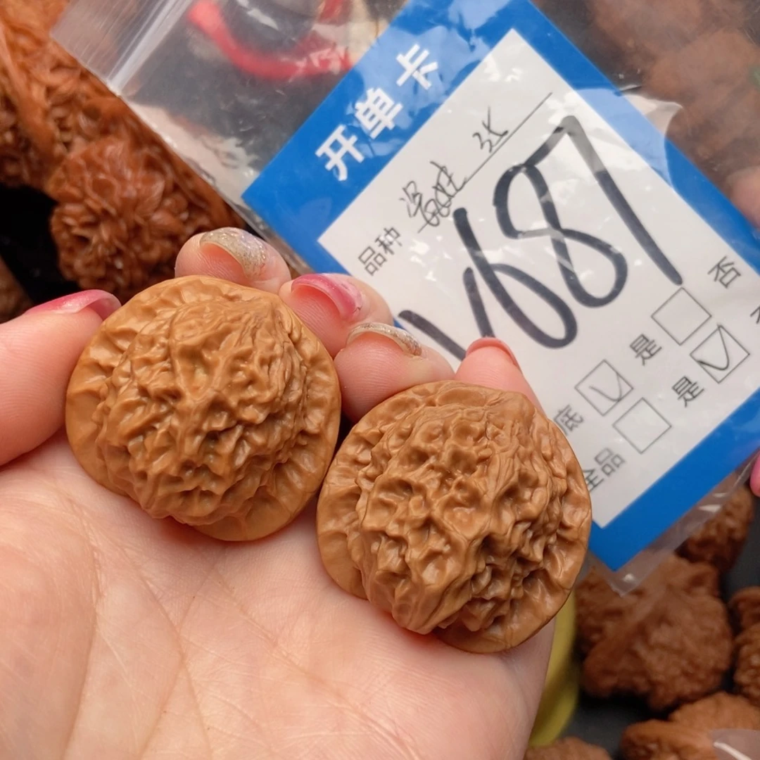 吊坠桃核核桃瓷娃娃