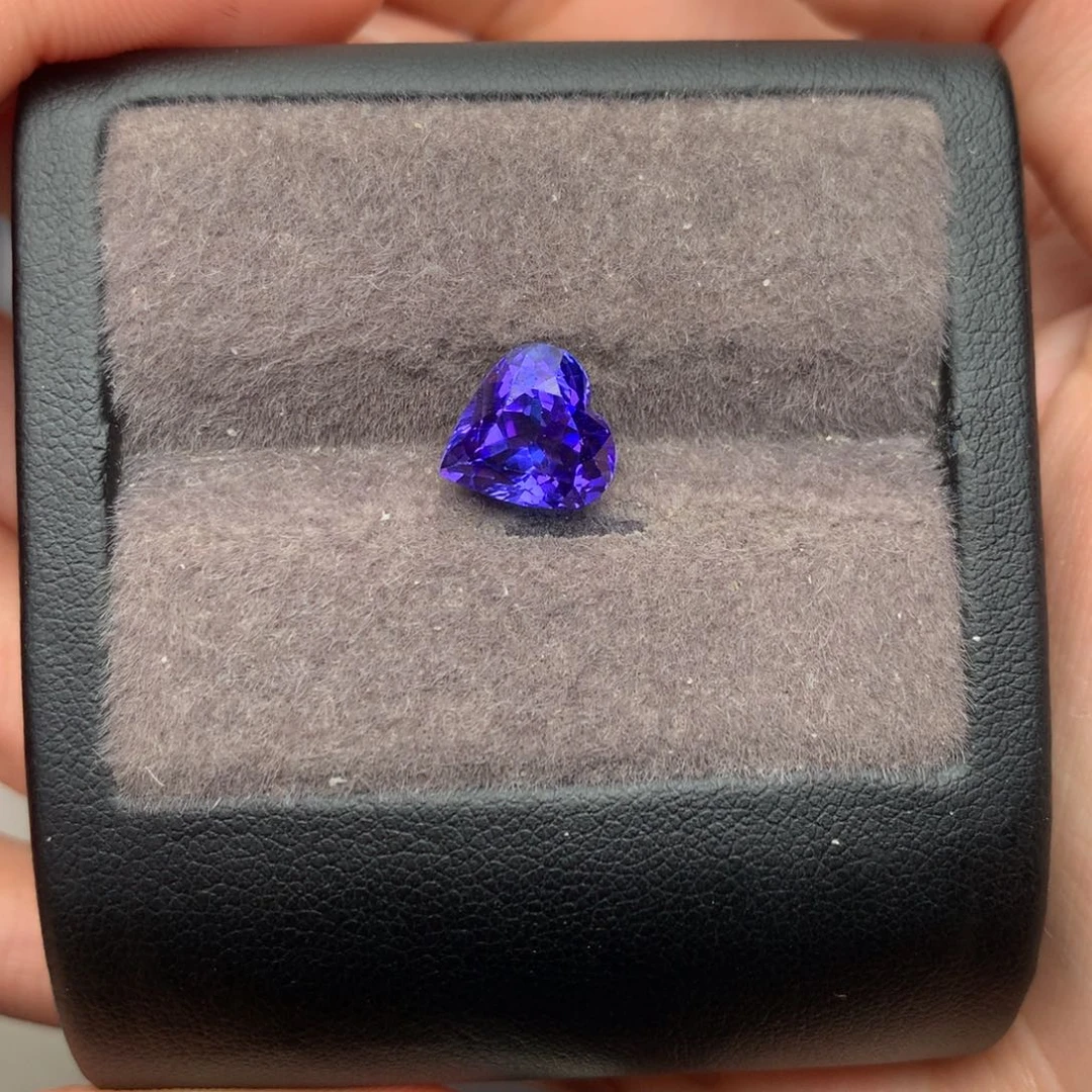 未镶嵌裸石坦桑石4.28ct