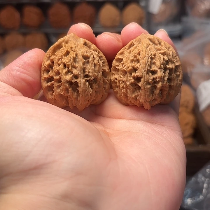 1文玩核桃盘龙虎38-387
