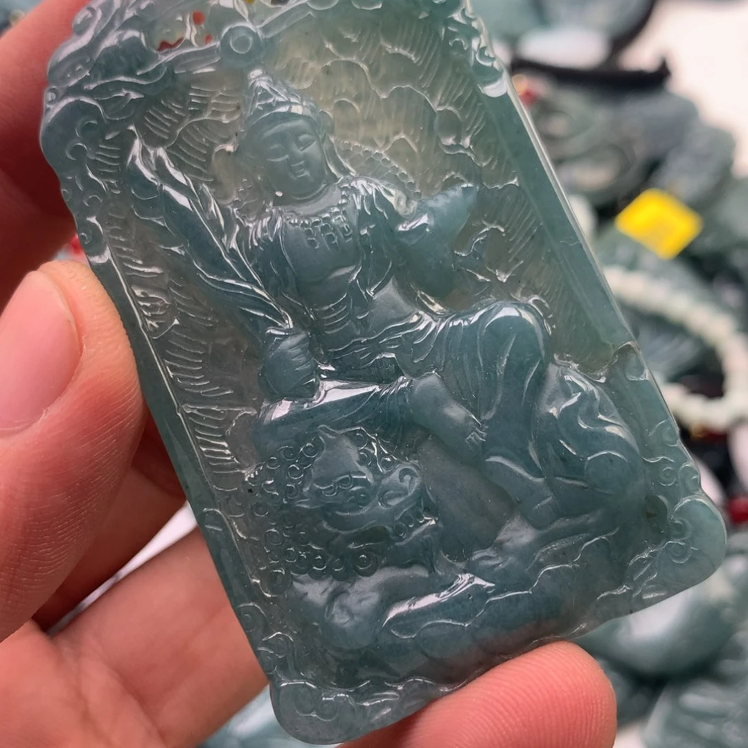 翡翠未镶嵌颈饰文殊