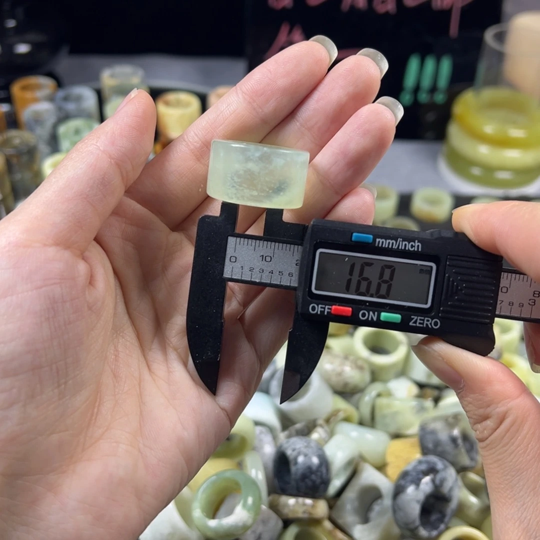 蛇纹石玉未镶嵌戒指