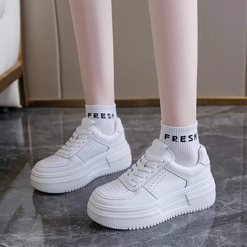 厚底小白鞋女2025新款时尚气质舒适板鞋透气休闲薄款运动女鞋子潮
