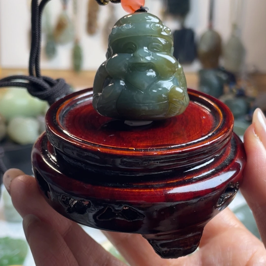 和田玉未镶嵌颈饰且末蓝财神