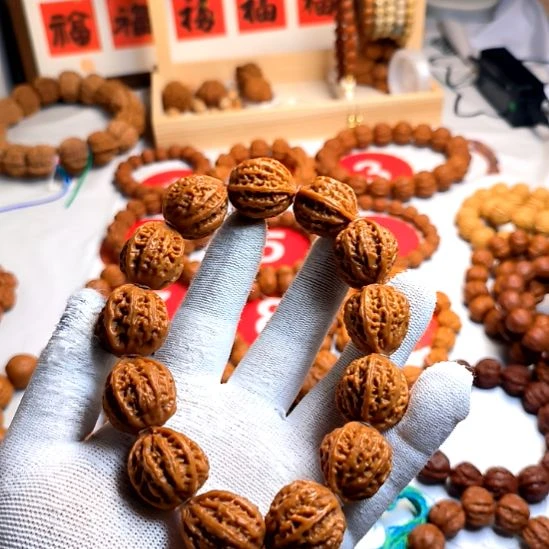 文玩核桃手串油蜡皮三棱手持