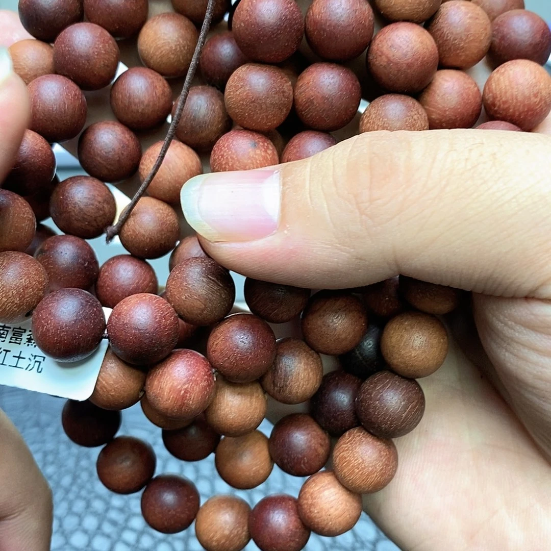 沉香碎屑沉香红土