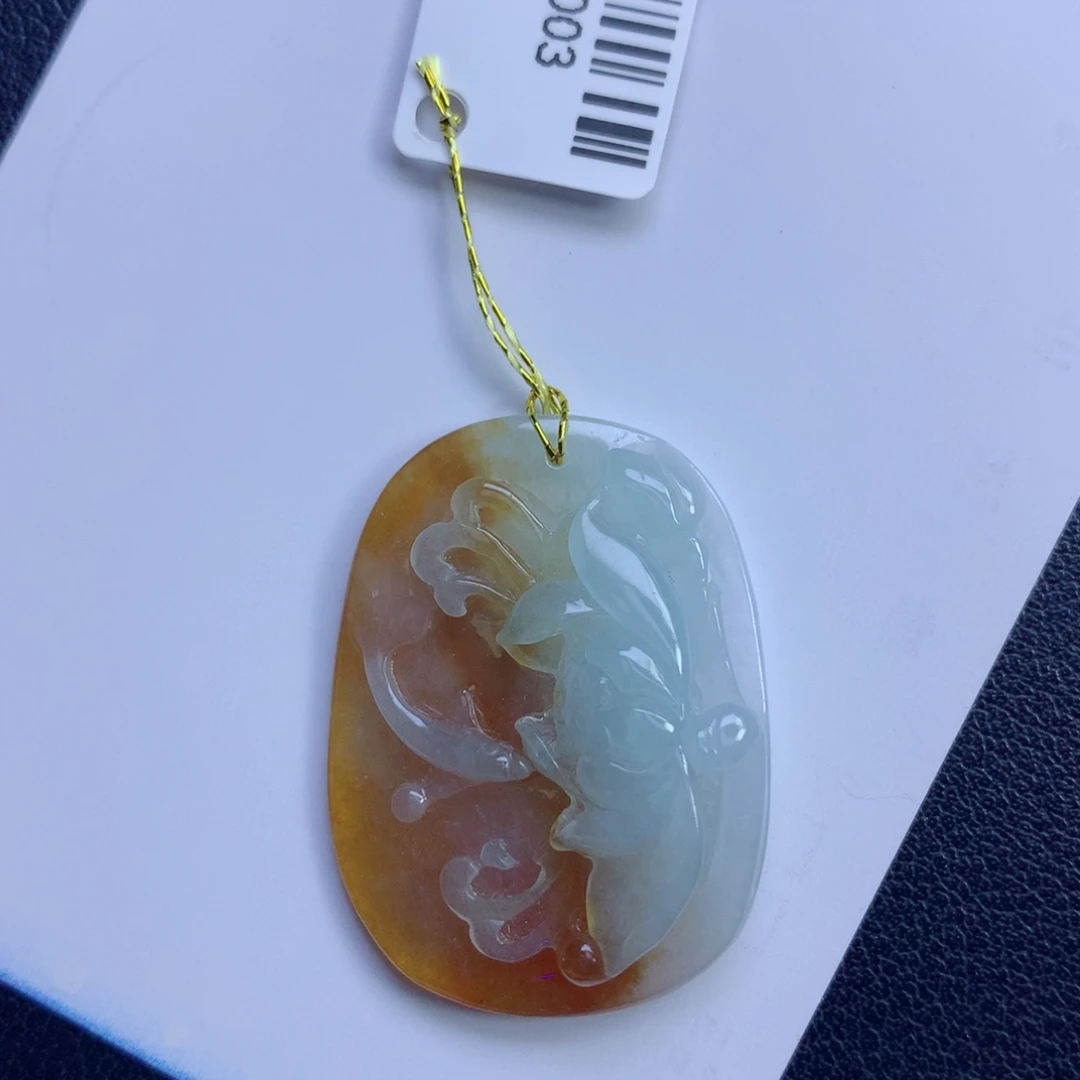 翡翠未镶嵌颈饰年年有余