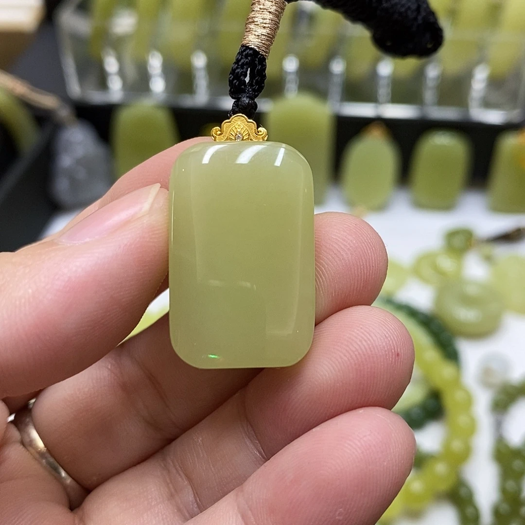 和田玉18K金镶嵌颈饰