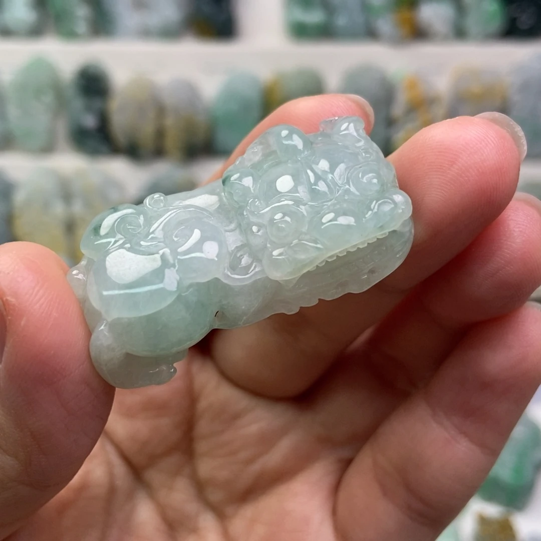 翡翠未镶嵌吊坠(赠链)