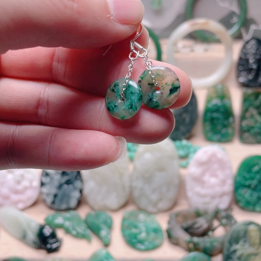 独山玉未镶嵌颈饰