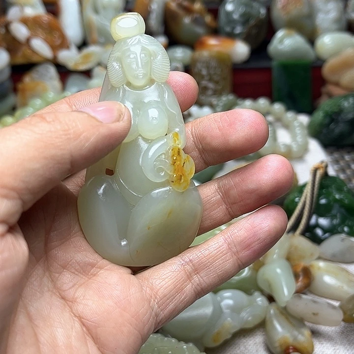 甲***丁和田玉未镶嵌把件