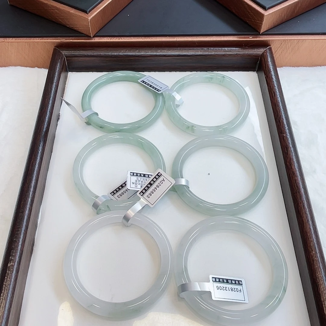 石英质玉未镶嵌手镯