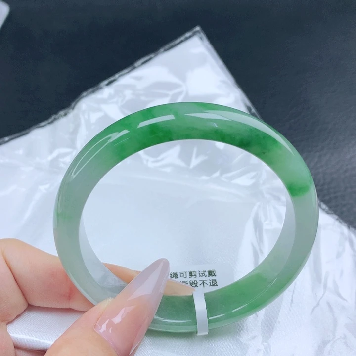 林***陌翡翠手镯未镶嵌54-55圈口