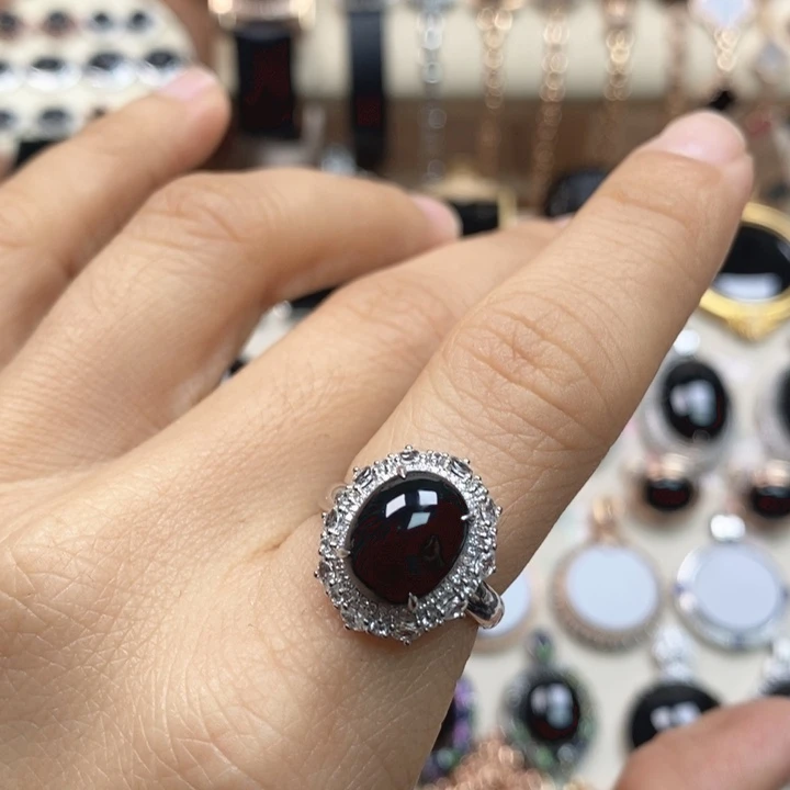 翡翠18K金镶嵌戒指