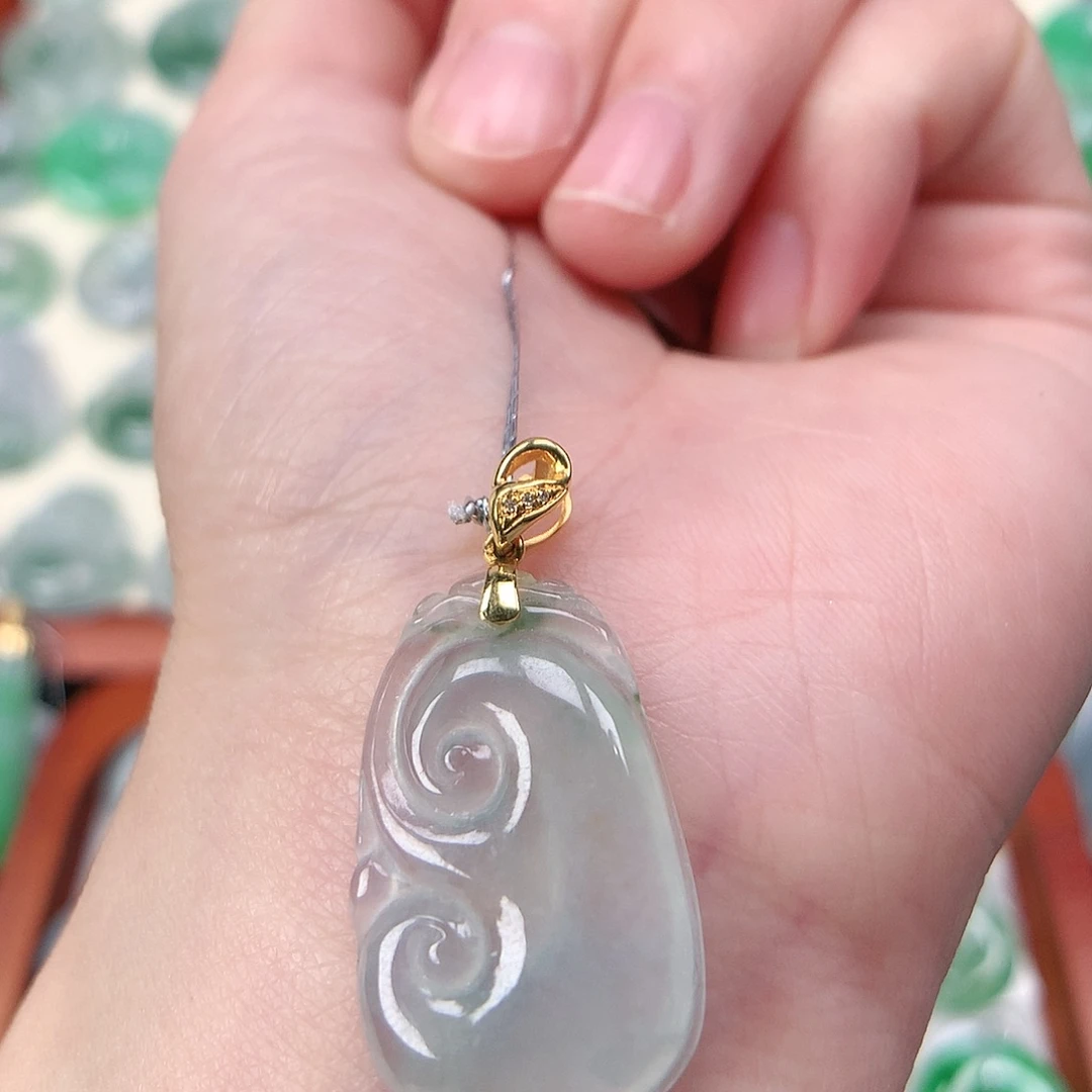 h***.翡翠未镶嵌颈饰吊坠