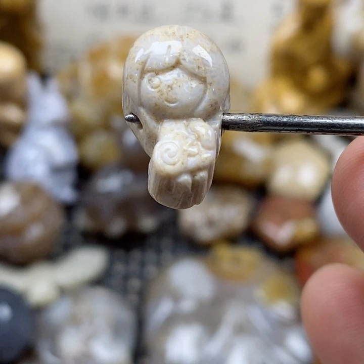 颈饰未镶嵌硅化珊瑚（珊瑚玉）小