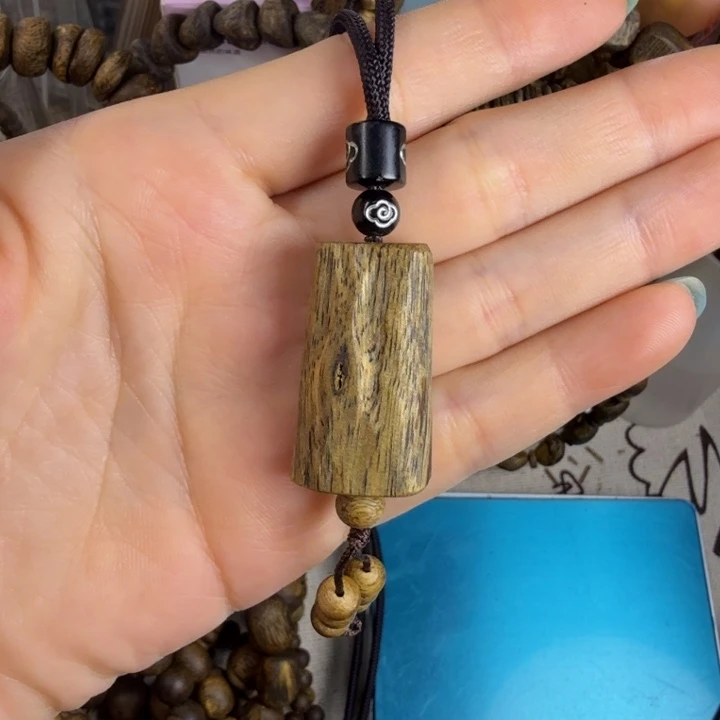 沉香沉香碎屑莺歌绿奇楠无事牌