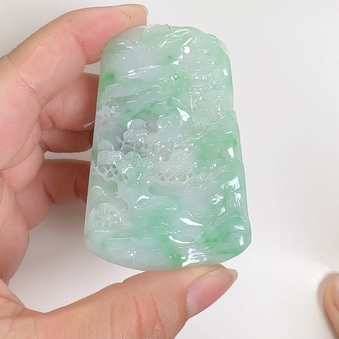 小***收翡翠未镶嵌颈饰山水牌