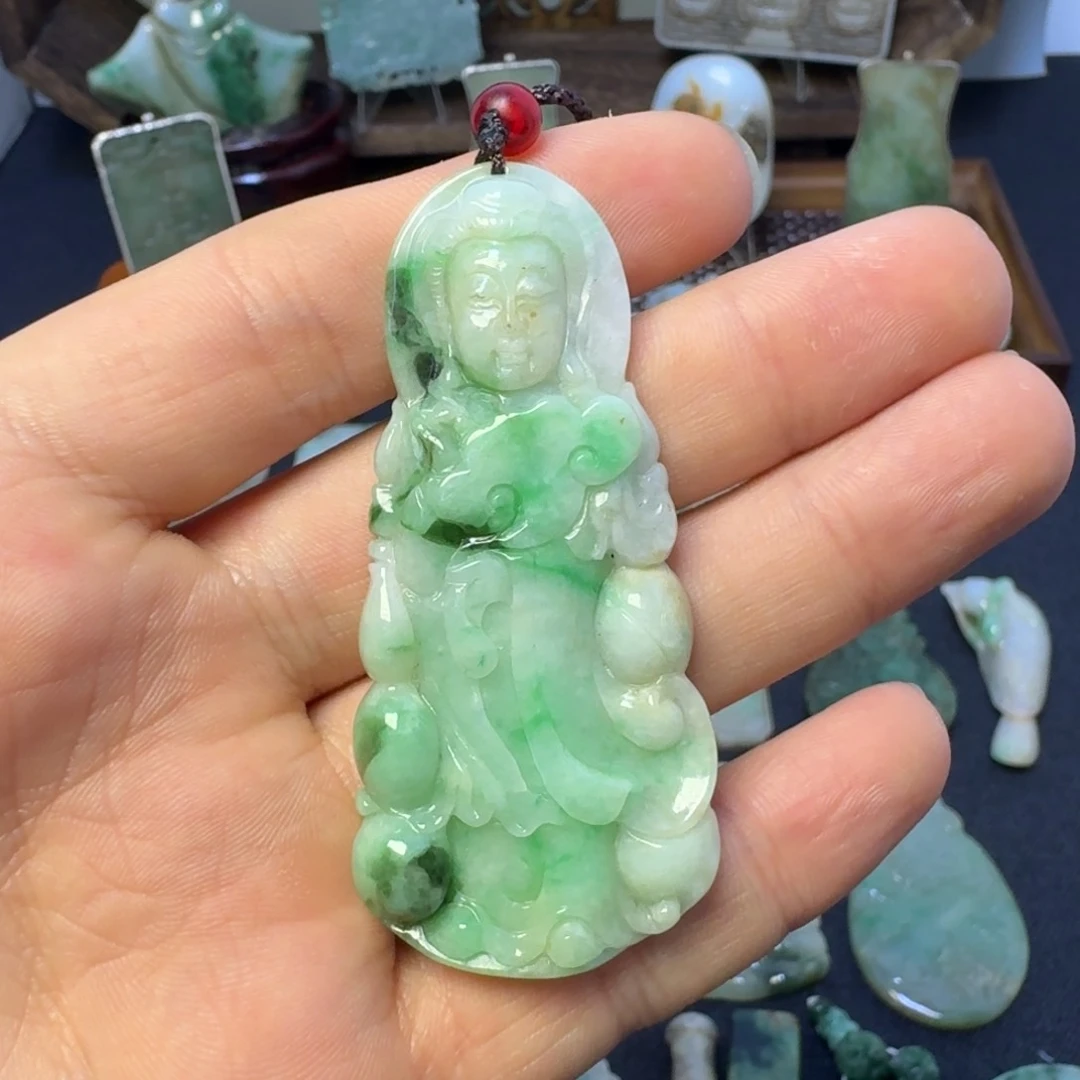 翡翠颈饰未镶嵌翡翠颈饰未镶嵌..