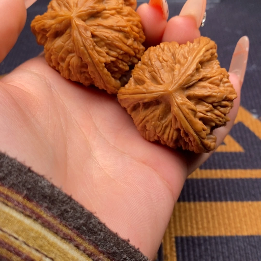 蜗***牛文玩核桃吊坠白狮子