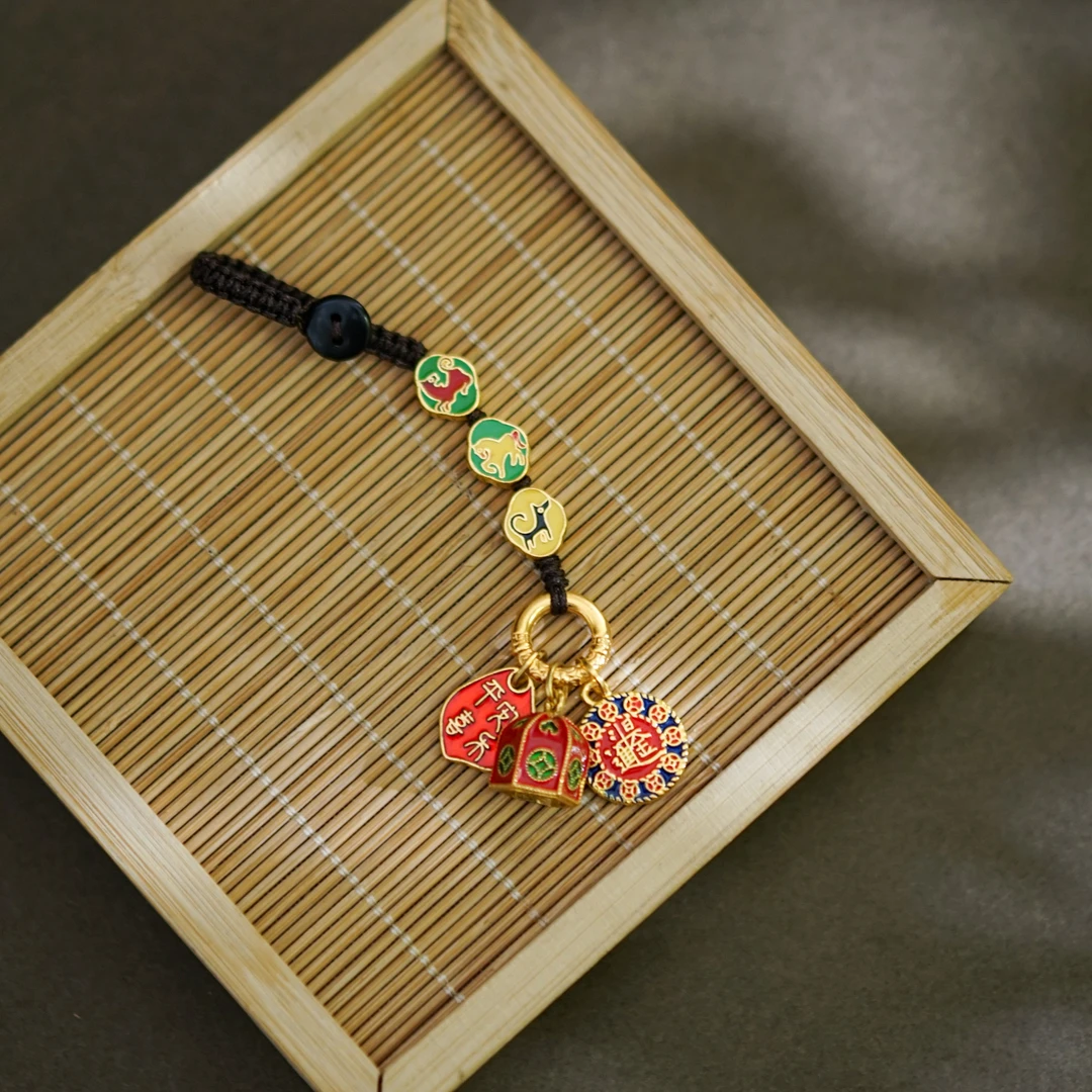 珐琅彩三合生肖创意钥匙扣仿沙金钥匙扣