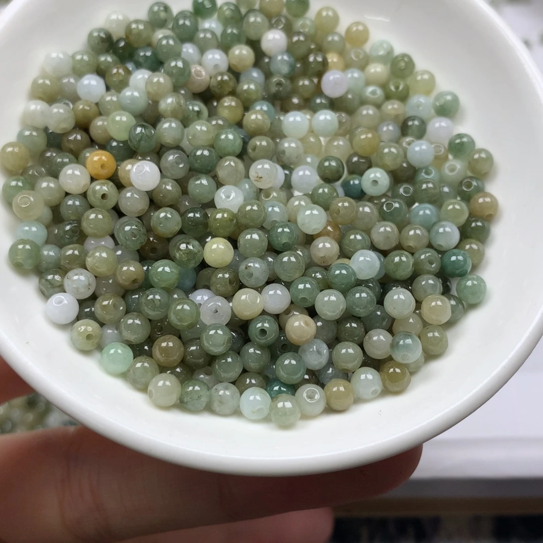 翡翠颈饰未镶嵌流***狼卡4➕。440颗