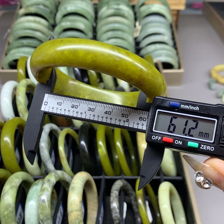 未镶嵌蛇纹石玉手镯124