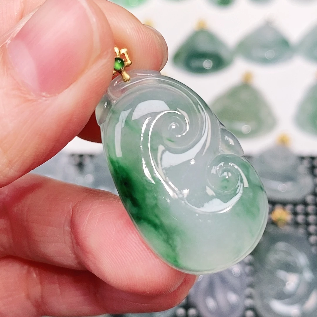 翡翠18K金镶嵌颈饰