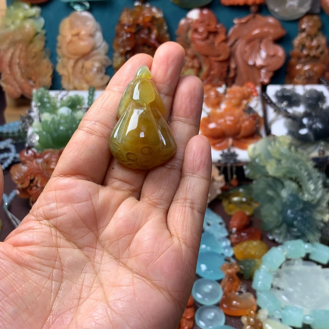 蛇纹石玉未镶嵌挂坠