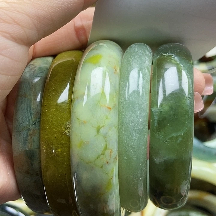未镶嵌手镯透闪石质玉